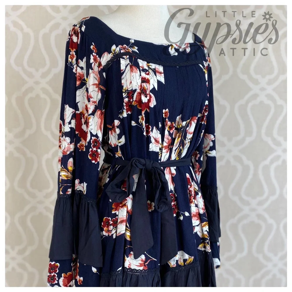 POL Floral Swing and Bell Sleeve Dress - Picture 3 of 13